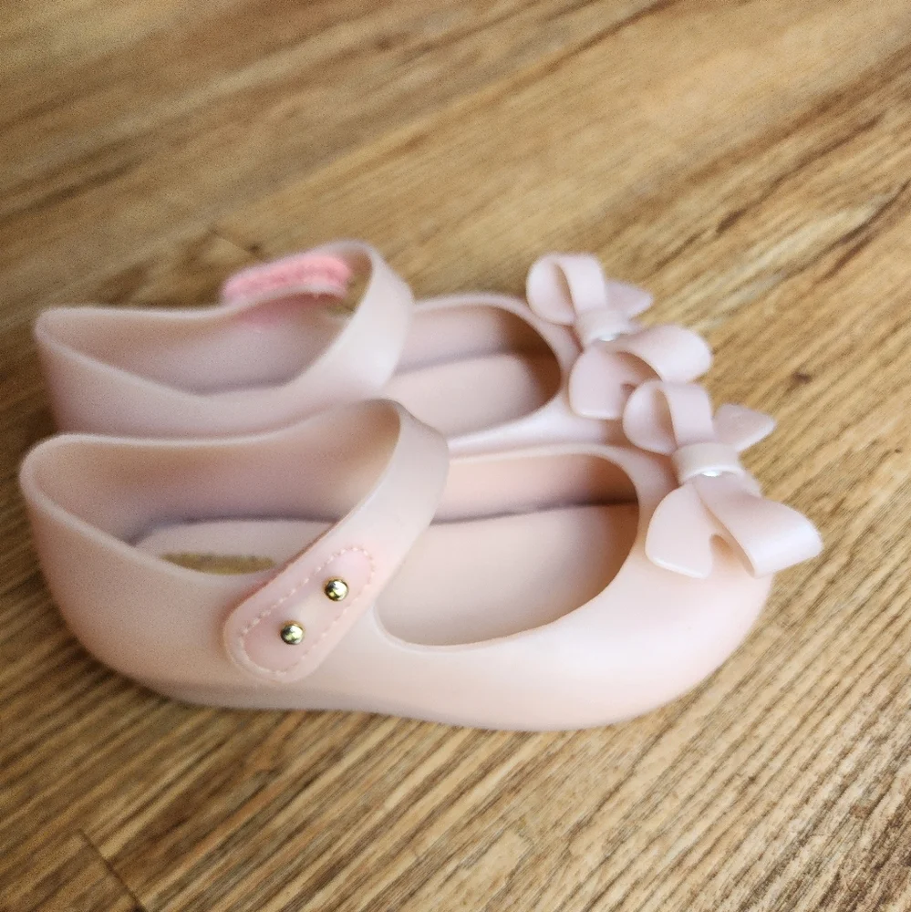 Size 8 - NEW MINI MELISSA Light Pink Matte Sandals